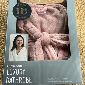 Wayland Square Bathrobe, NIB